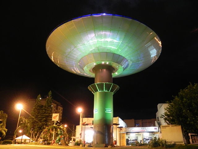 O apelo da propaganda sobre o tal extraterrestre foi irresistível e a cidade passou a ter no turismo um ponto forte na economia. Um monumento ao disco voador dá boas-vindas aos visitantes. 