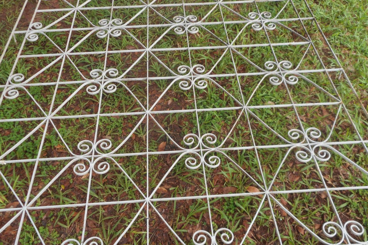 Adinkras, s&iacute;mbolos ancestrais africanos resistem ao tempo em port&otilde;es, grades e ornamentos