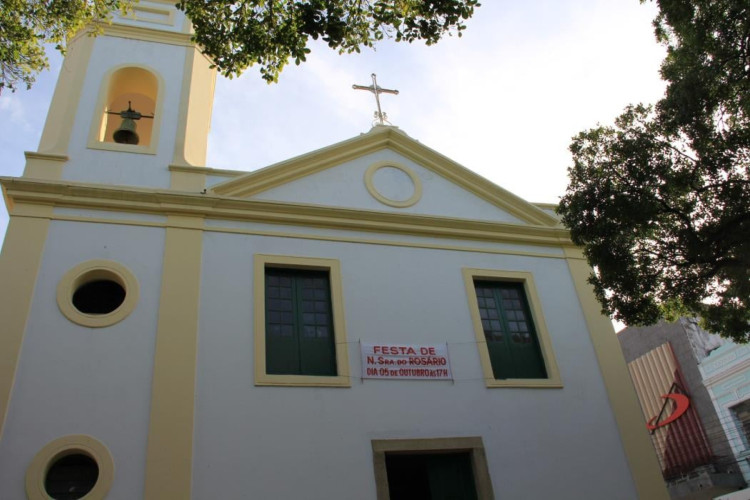 Adinkras, s&iacute;mbolos ancestrais africanos resistem ao tempo em port&otilde;es, grades e ornamentos, at&eacute; mesmo em pr&eacute;dios hist&oacute;ricos de Fortaleza