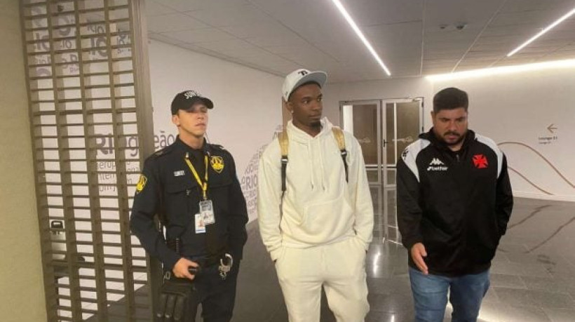 Volante, que utilizará a camisa 23, ainda não está regularizado, e apresentação oficial pelo Cruaz-Maltino, ficou para a próxima semana