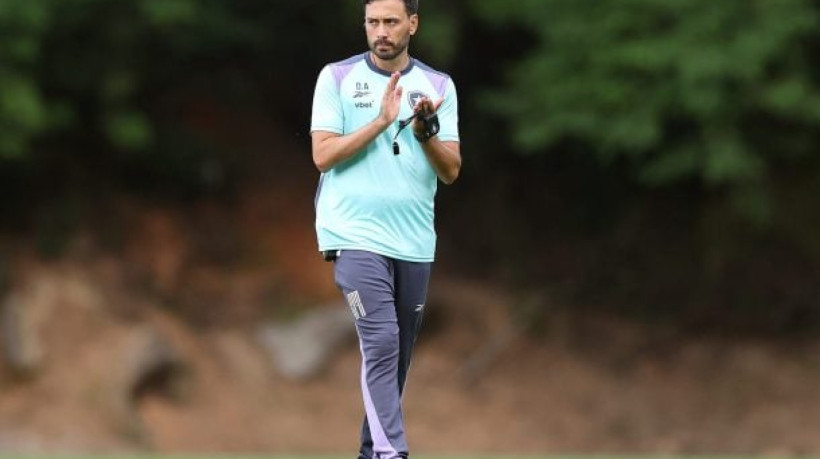 Influenciador comparou a contratação de Davide Ancelotti pelo Glorioso à de Domenèc ao Flamengo. Ambos estrearam como técnicos no Brasil