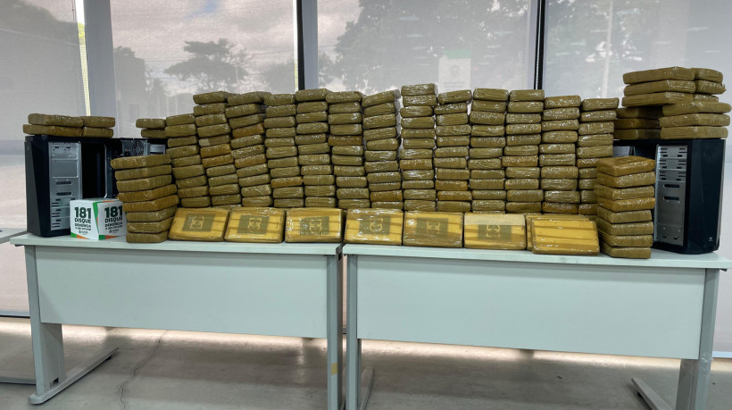 Foram apreendidos 213 quilos de skunk, uma variante mais potente da maconha; e 16 quilos de cocaína