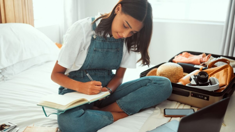 Equilibrar estudo e descanso nas férias é uma forma eficaz de se preparar para o vestibular (Imagem: PeopleImages.com - Yuri A | Shutterstock)