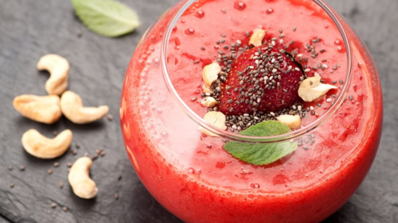 Suco de morango com castanha-de-caju (Imagem: Marina Averyanova | Shutterstock)
