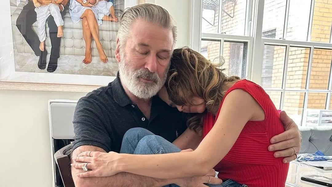 A mulher de Alec Baldwin revelou que está cansada de ter filhos, pois já são 7 ao todo com o ator americano. Mas ele insiste que quer ter mais um. E detalhe: Baldwin ainda tem um oitavo filho, o primogênito, da época em que ele vivia com a atriz Kim Basinger. 