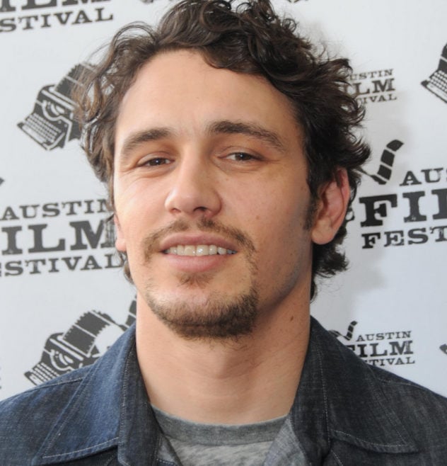 James Franco (19/04/1978) ganhou destaque com 127 Horas (2010), pelo qual foi indicado ao Oscar, e por sua versatilidade, atuando em filmes como O Homem-Aranha (2002) e A Entrevista (2014). Ele também é um cineasta e escritor premiado.