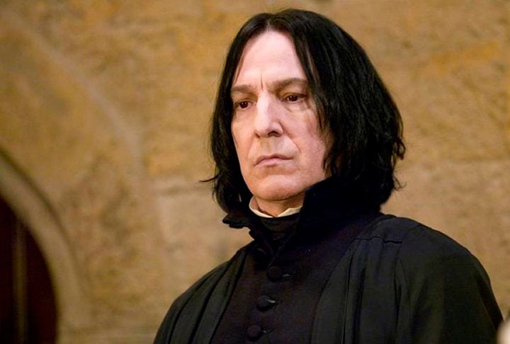 Alan Rickman - Nascido em 21/2/1946 em Londres, na Inglaterra, ele compôs um tipo único na pele do professor Severus Snape, misto de vilão e herói. Teve 42 anos de carreira, desde 1974, quando começou a atuar, até sua morte em 2016. 