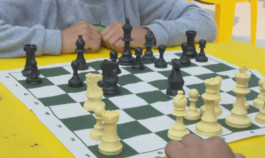 Ao incentivar habilidades como o pensamento crítico, a tomada de decisões e a resolução de problemas, ele ajuda na formação de jovens e crianças. Por isso, ele está presente em muitas escolas europeias, quer como disciplina curricular, quer como projeto complementar.