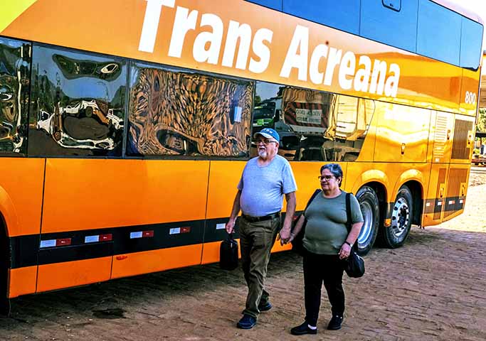 Trata-se da rota Transoceânica, operada pela Trans Acreana, que conecta Lima, no Peru, ao Rio de Janeiro, no Brasil. 
