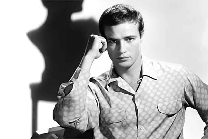 Mais do que um ator, Brando foi um símbolo de rebeldia e inovação. Seu nome permanece como um dos pilares da arte dramática, provando que a atuação pode ser muito mais do que simplesmente representar – pode ser uma forma de verdade e transformação.
