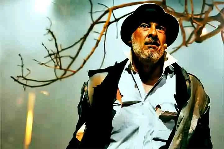 “A vida é uma coisa impressionante. O destino quis que eu voltasse a trabalhar com ele ( Zé Celso). Ficamos dois anos ensaiando até ele falecer”, analisou o ator, que diz nunca ter usado o Whatsapp.