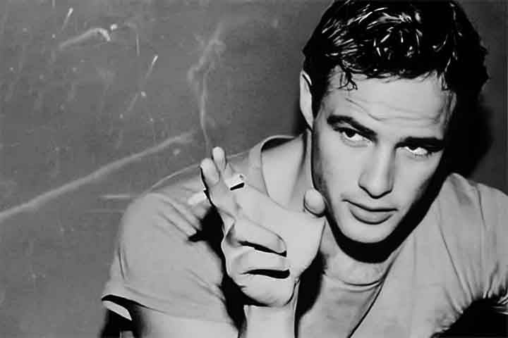 Ele se tornou um dos principais expoentes do Método, técnica que aprendeu no Actors Studio de Lee Strasberg e Stella Adler. Sua carreira foi marcada por performances inesquecíveis, desafios pessoais e um impacto duradouro na indústria do entretenimento. Vamos, então, conhecer mais profundamente sua história de vida e carreira?