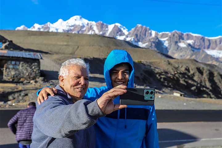 A viagem de ônibus atravessa parte da América do Sul, ligando o Oceano Pacífico ao Oceano Atlântico, e passa por diversos estados brasileiros, além da região amazônica e dos Andes peruanos.