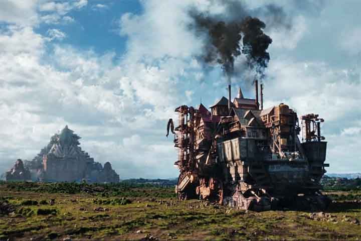 O pós-apocalipse ganha tons vitorianos em Máquinas Mortais (2018), filme disponível no Prime Video que apresenta um mundo onde cidades gigantescas e móveis devoram umas às outras.