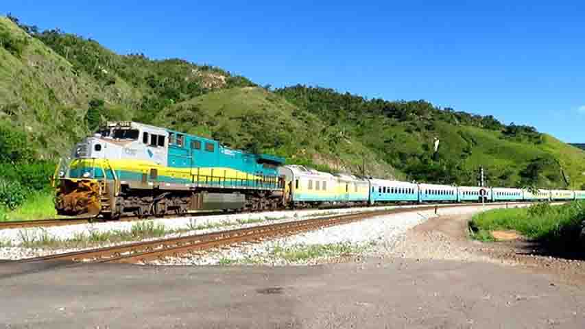 Além disso, as estações se transformam em pequenos polos de atividade econômica, movimentando vendedores ambulantes e pequenos empreendimentos locais.