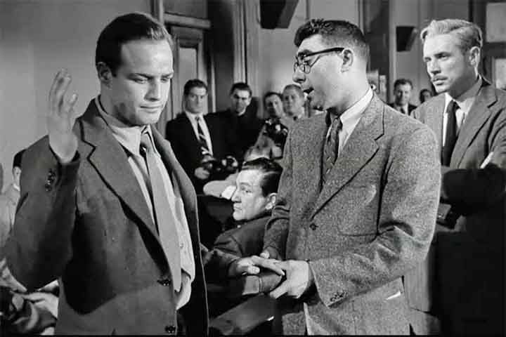 O papel lhe garantiu seu primeiro Oscar de Melhor Ator (1955), consolidando-o como um dos maiores intérpretes da sétima arte. Foi sua quarta indicação seguida, com sua primeira vitória.
