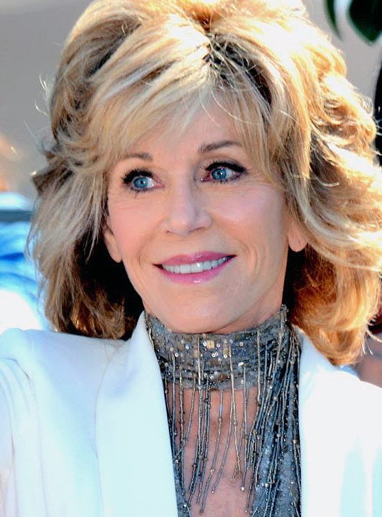 Jane Fonda – A atriz foi presa várias vezes, em 2019, por participar de protestos políticos. Mas já tinha um precedente: em 1970, foi pra cadeia após chutar um policial durante uma manifestação.  