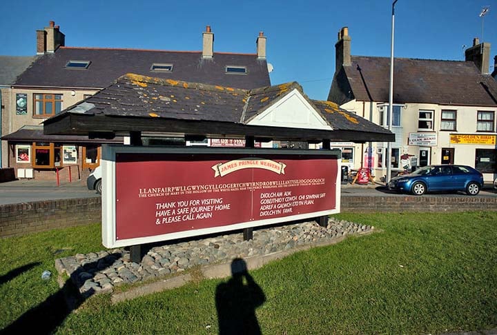 O nome da cidade tem 58 letras (51 no alfabeto galês, em que -ll- e -ch- contam como letras únicas).