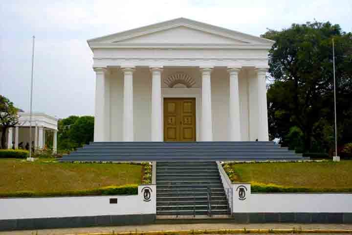 Inaugurado em 1949, o Templo da Eubiose, em São Lourenço, foi construído em estilo grego para simbolizar a paz universal. Afinal, a Sociedade Brasileira de Eubiose, fundada em 1924, promove o desenvolvimento físico, emocional e mental.