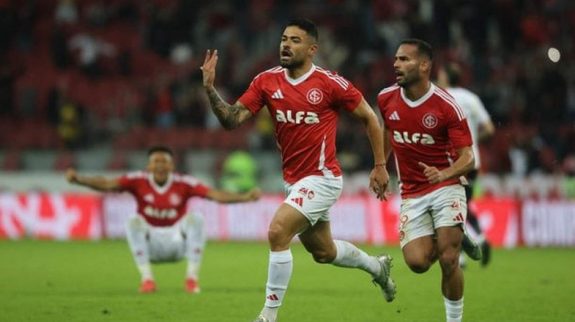 Colorado pressiona o Leão desde o início, peca nas finalizações no Beira-Rio, mas vê meio-campista acertar o ângulo nos acréscimos 