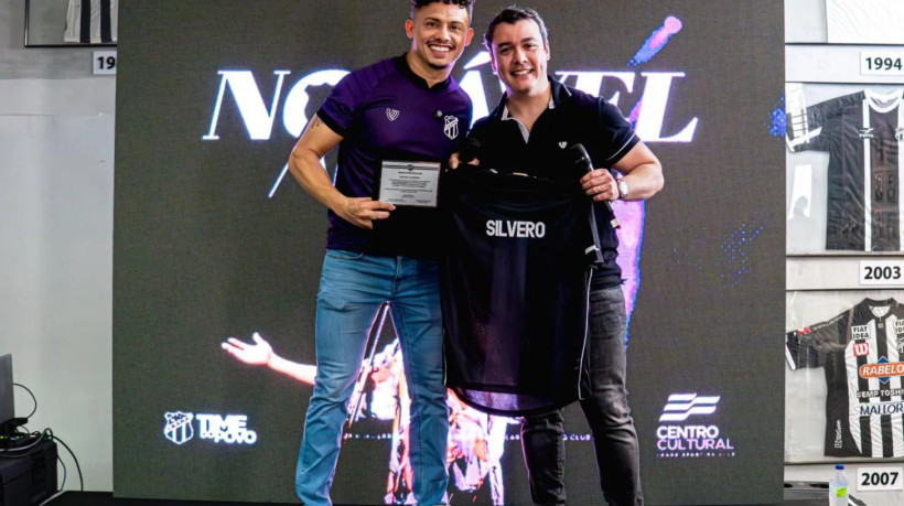 Ator Silvero Pereira foi homenageado como Notável Alvinegro pelo Ceará em Porangabuçu neste sábado, 12. 