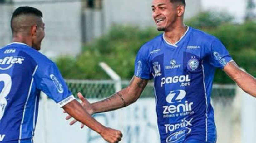 Thiaguinho marcou os dois gols da vitória do Iguatu diante do Maracanã. 