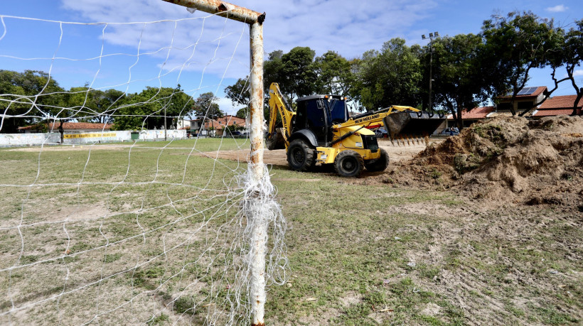 Obras da areninha do Copacabana, no bairro Paupina, em Fortaleza