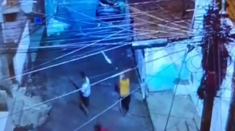 Criminosos efetuaram pelo menos 30 disparos em via no bairro Vicente Pinzon, em Fortaleza