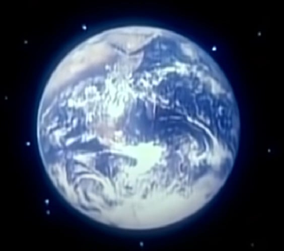 Embora Sagan tenha feito contribuições fundamentais para a ciência, ele também foi um dos maiores divulgadores científicos de sua geração. Sua série de TV, Cosmos: Uma Viagem Pessoal, lançada em 1980, é considerada um marco da popularização da ciência.