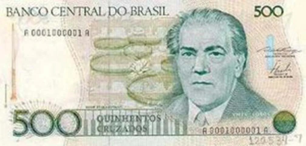 Essa moeda foi criada a partir do “Plano Cruzado”, que tinha como objetivo conter a alta inflação do país.