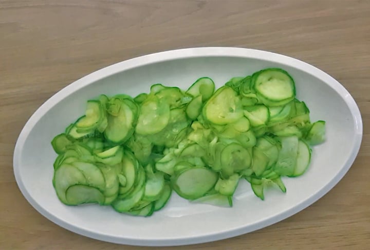 Tem um sabor leve e neutro, que combina bem com diversos ingredientes, assim como é macia e tenra quando jovem e fresca. 