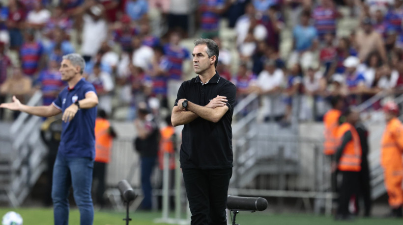 Léo Condé segue invicto pelo Ceará contra o Fortaleza de Vojvoda