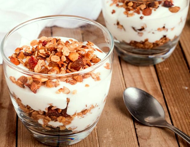 Essa combinação não só se prepara rapidamente como também oferece um mix de nutrientes essenciais, suficiente para ser consumido em diferentes ambientes, como no trabalho.