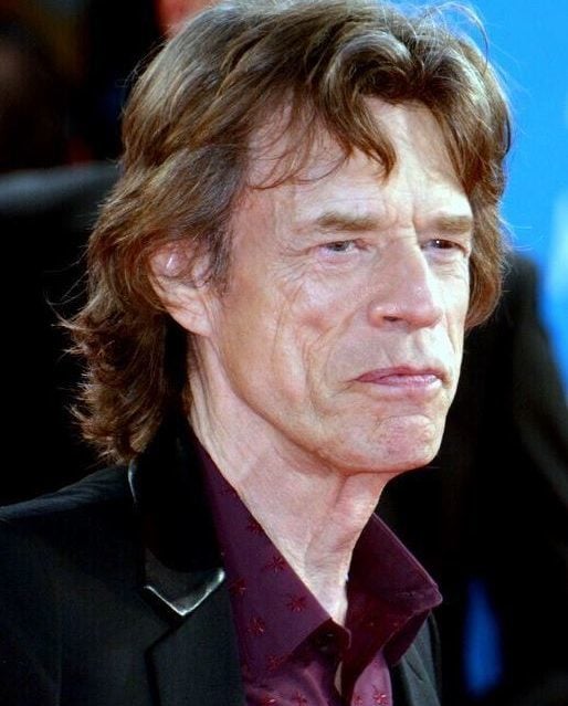 Mick Jagger: O vocalista dos Rolling Stones foi condecorado em 2003 pela Rainha Elizabeth II por sua contribuição à música popular, apesar de críticas de colegas dos Rolling Stones que não ganharam a honraria.
