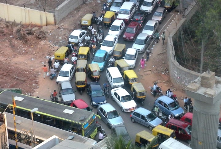 Bangalore (Índia) - Quarta maior cidade da Índia. Fica no sul do país. Tem 8 ,4 milhões de habitantes em 741 km². Densidade de 11.400 pessoas  por km2. 