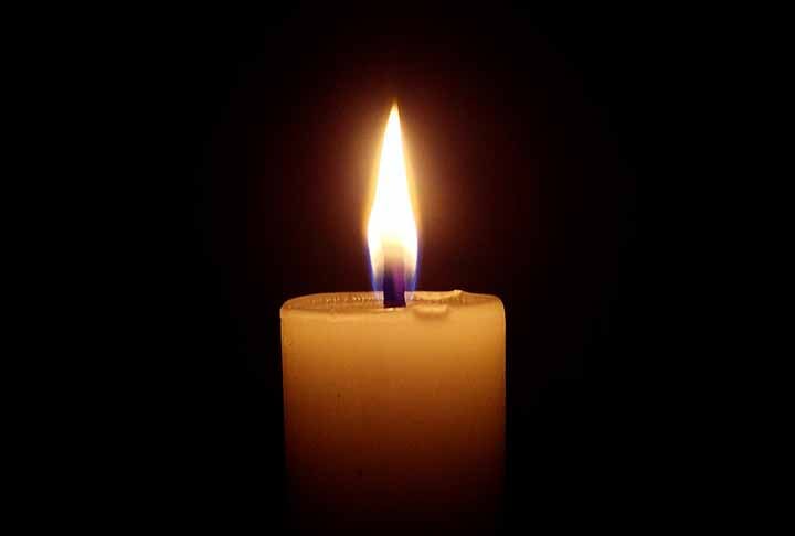 A origem das velas remonta à Roma antiga, por volta de 500 a.C. Elas eram feitas a partir de sebo. Mas há registros da criação do item para iluminar a partir de outras fontes, como de gordura de baleia na China (perto de 200 a.C.).
