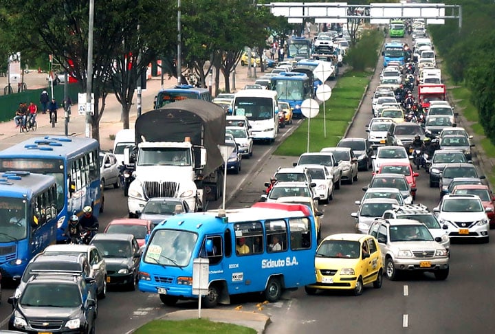 Bogotá (Colômbia) - A capital colombiana tem uma área urbana de 384 km² com 7,3 milhões de habitantes. Uma densidade de 19.200 pessoas por km². 