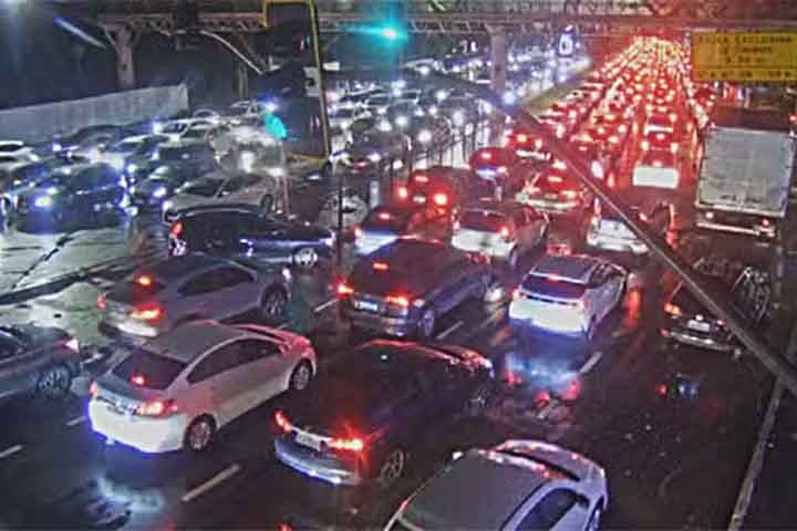 25 de setembro é Dia Nacional do Trânsito no Brasil. E no dia a dia encarar o tráfego de veículos nas grandes cidades é um desafio que exige paciência. Mas o Brasil está longe de ser o único país com problemas nesse tema. Há outros países com a situação ainda pior. 