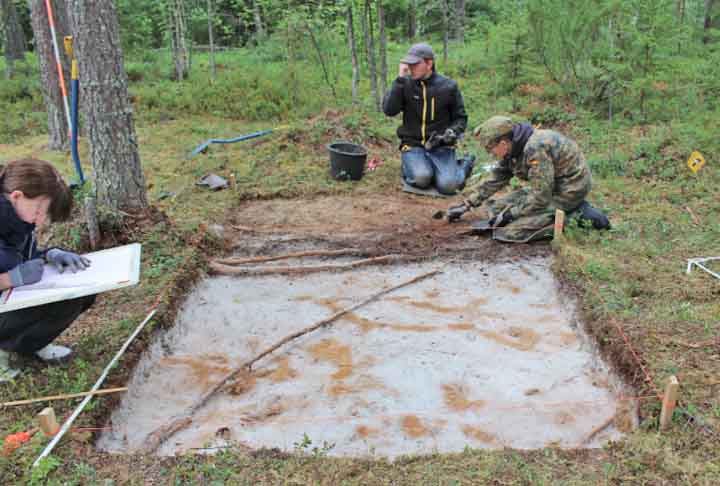 Caso as covas sejam realmente sepulturas, o grande número existente delas pode indicar que viviam mais pessoas próximo ao Ártico na Idade da Pedra, do que se pensava. 