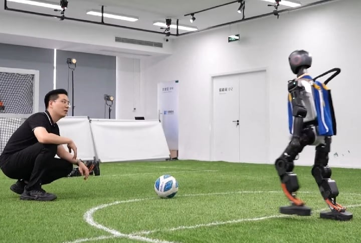 O torneio faz parte dos esforços da China para desenvolver robôs humanoides, usando esportes como teste para algoritmos e hardware. 