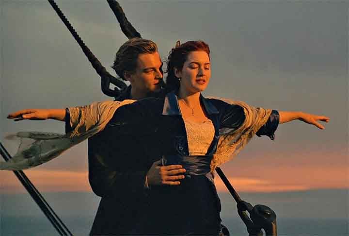 Em 1997, o filme “Titanic” alçou a atriz à fama mundial. O par romântico com Leonardo DiCaprio no épico dirigido por James Cameron foi sucesso de bilheteria. O longa-metragem até hoje aparece entre as cinco maiores arrecadações da história do cinema.
