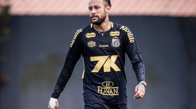 Um dos destaques do clube inglês, atacante português aponta brasileiro como inspiração e exalta nível técnico do jogador 