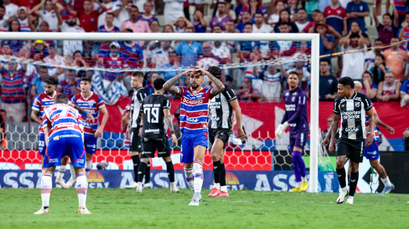 FORTALEZA, CEARÁ, BRASIL, 13-07-2025: Fortaleza x Ceará pelo Clássico Rei na Serie A do Brasileirão na Arena Castelão. (Foto: Samuel Setubal/ O Povo)