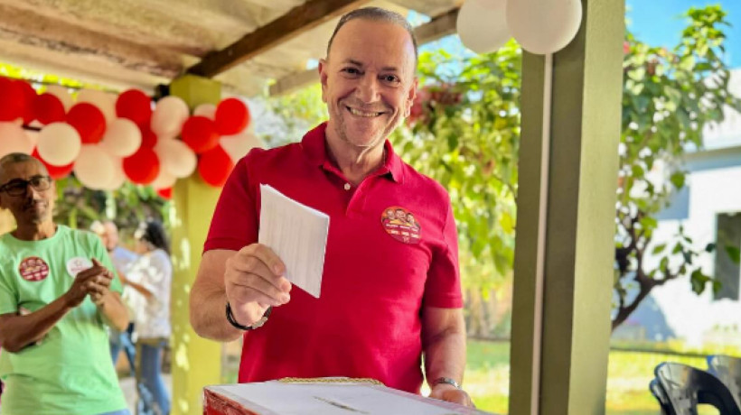 Edinho Silva, presidente nacional do PT, falou sobre prioridade em reeleger Lula e relação com o Congresso.