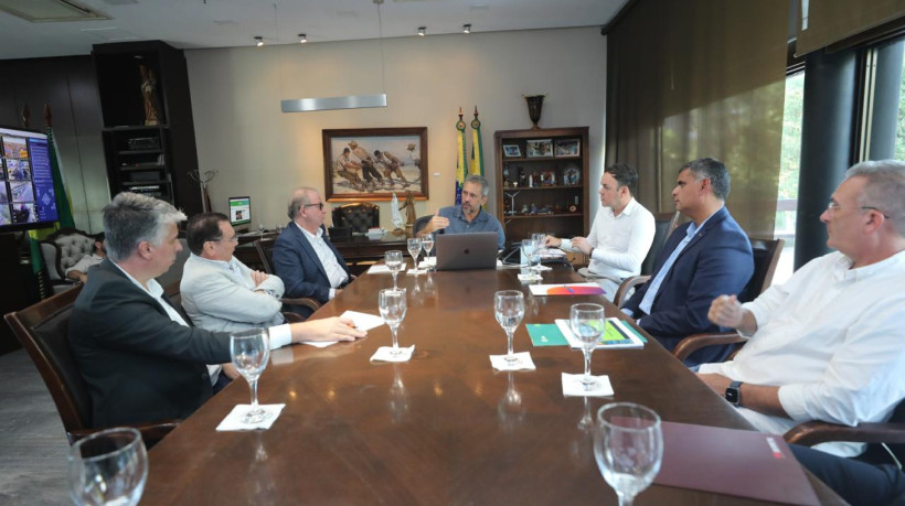 Elmano reúne setor produtivo para mapear impactos da taxação no Ceará