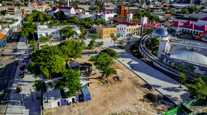 Espaços do Dragão do Mar passarão por manutenção em agosto; na foto, registro aéreo do complexo cultural, com destaque para a Praça Almirante Saldanha, cuja reforma deve ser concluída neste semestre