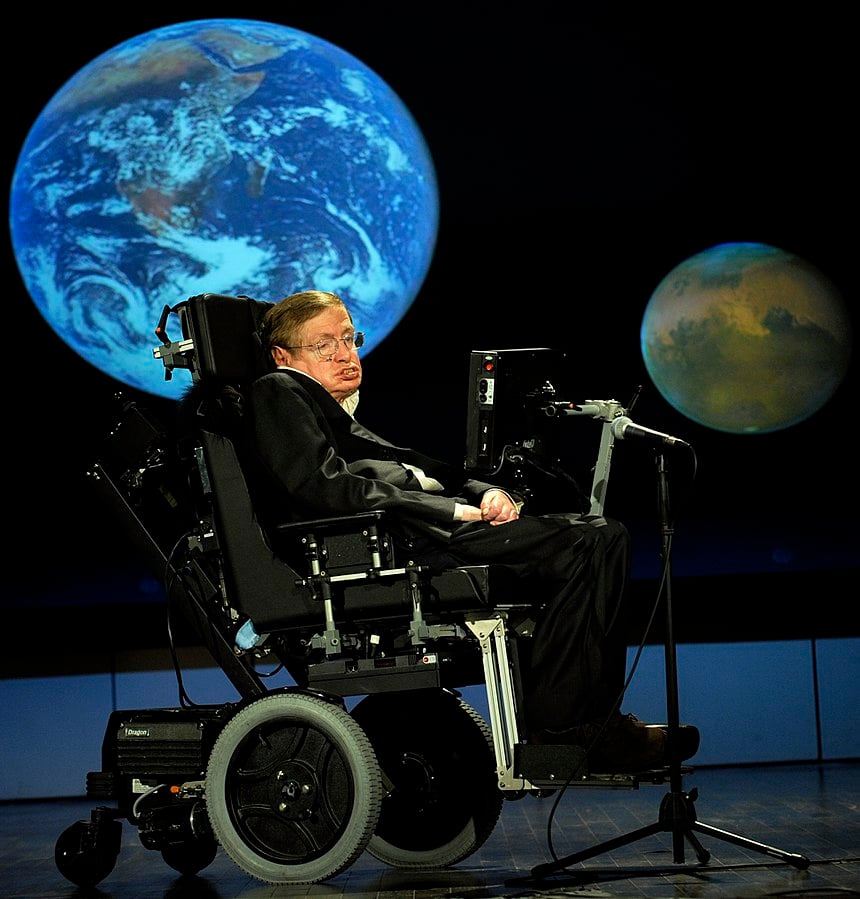 O prestigiado físico e cosmólogo britânico Stephen Hawking (1942-2018), um dos maiores nomes do pensamento científico, afirmou que essa influência de planetas e estrelas sobre os homens não existe e só é cultivada pelos astrólogos porque a espécie humana sempre quis controlar o futuro. 