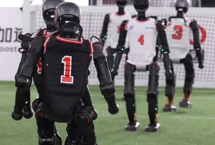 A RoBoLeague, contou com partidas de três contra três e participação de quatro equipes de universidades chinesas.