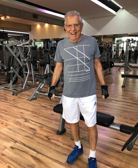 Carlos Alberto de Nóbrega - Humorista e apresentador niteroiense (RJ),  graduou-se em Direito na UFRJ. É filho de Manuel de Nóbrega, grande nome dos primórdios da TV no Brasil. 