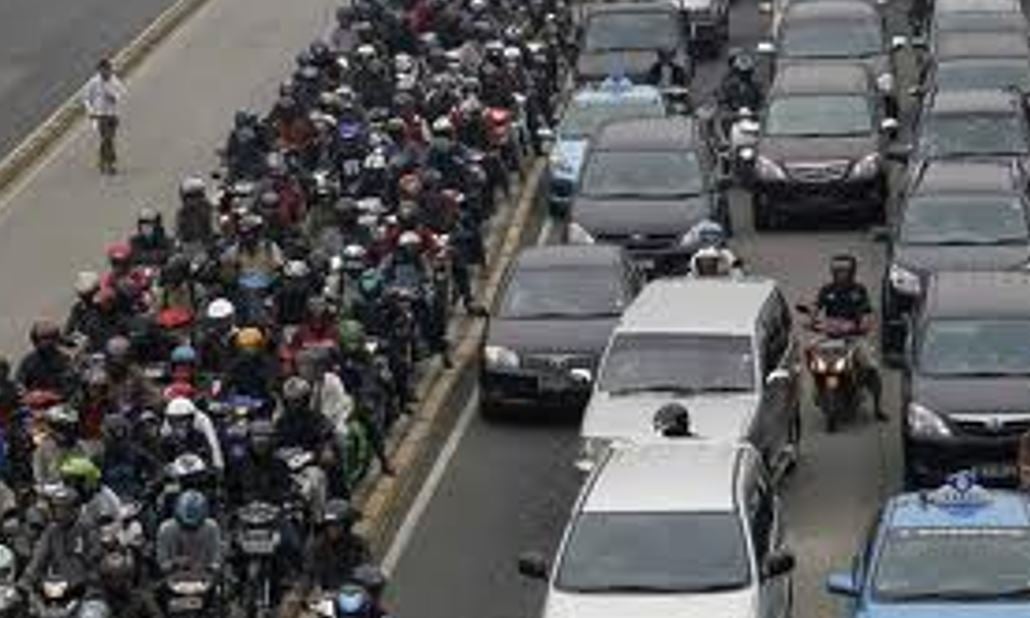 Jacarta (Indonésia) - A capital fica na Ilha de Java e tem 10,5 milhões de pessoas em  661 km². Uma densidade populacional de 15.800 pessoas por km2. 